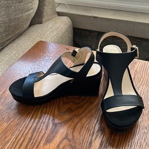 Size 6 Kenneth Cole never worn black platfor sandal